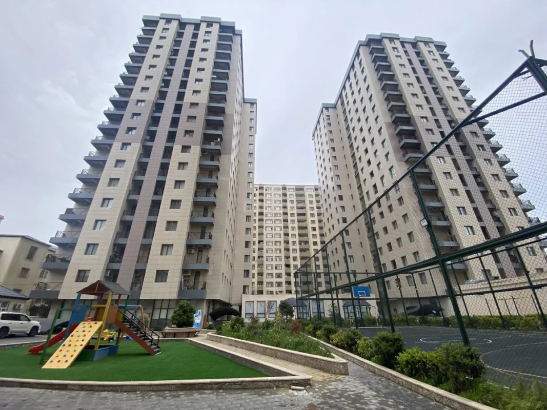 Satılır 3 otaqlı mənzil 128.6 m²