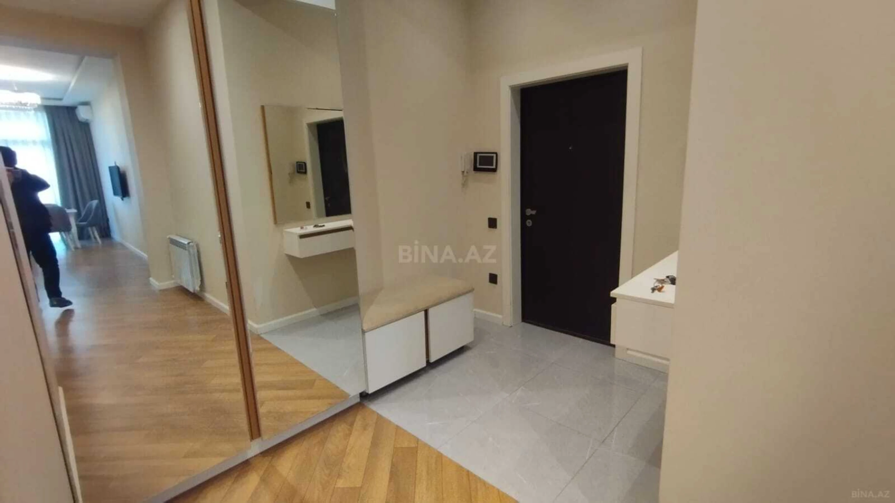 Satılır 2 otaqlı mənzil 74 m²
