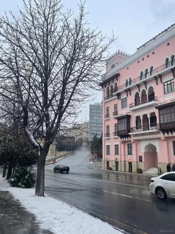 Kirayə verilir 1 otaqlı ofis 40 m²