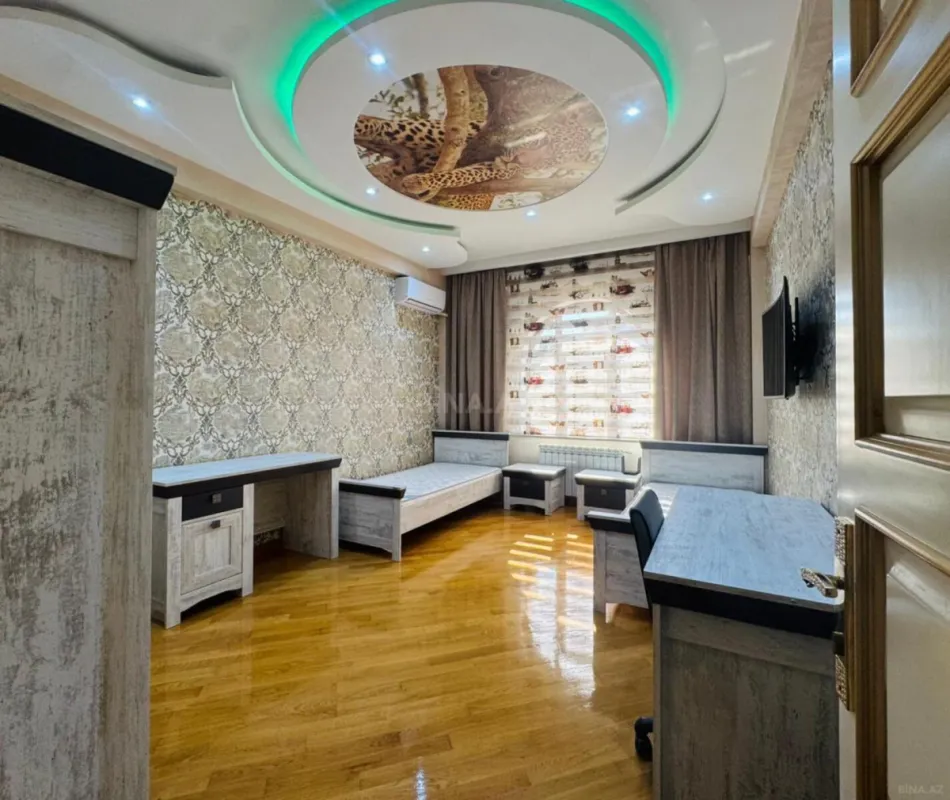 Satılır 3 otaqlı mənzil 140 m²