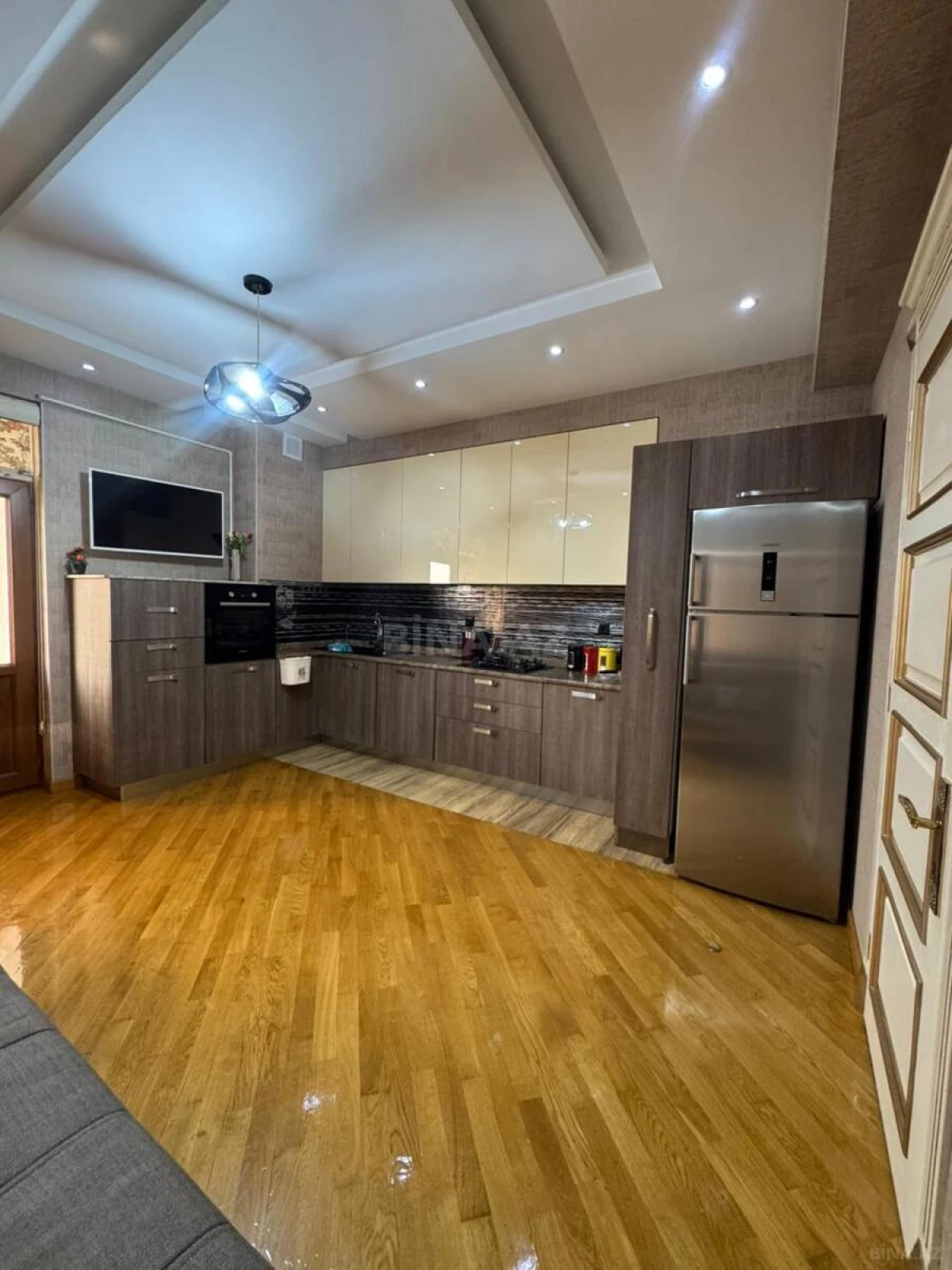 Satılır 3 otaqlı mənzil 140 m²