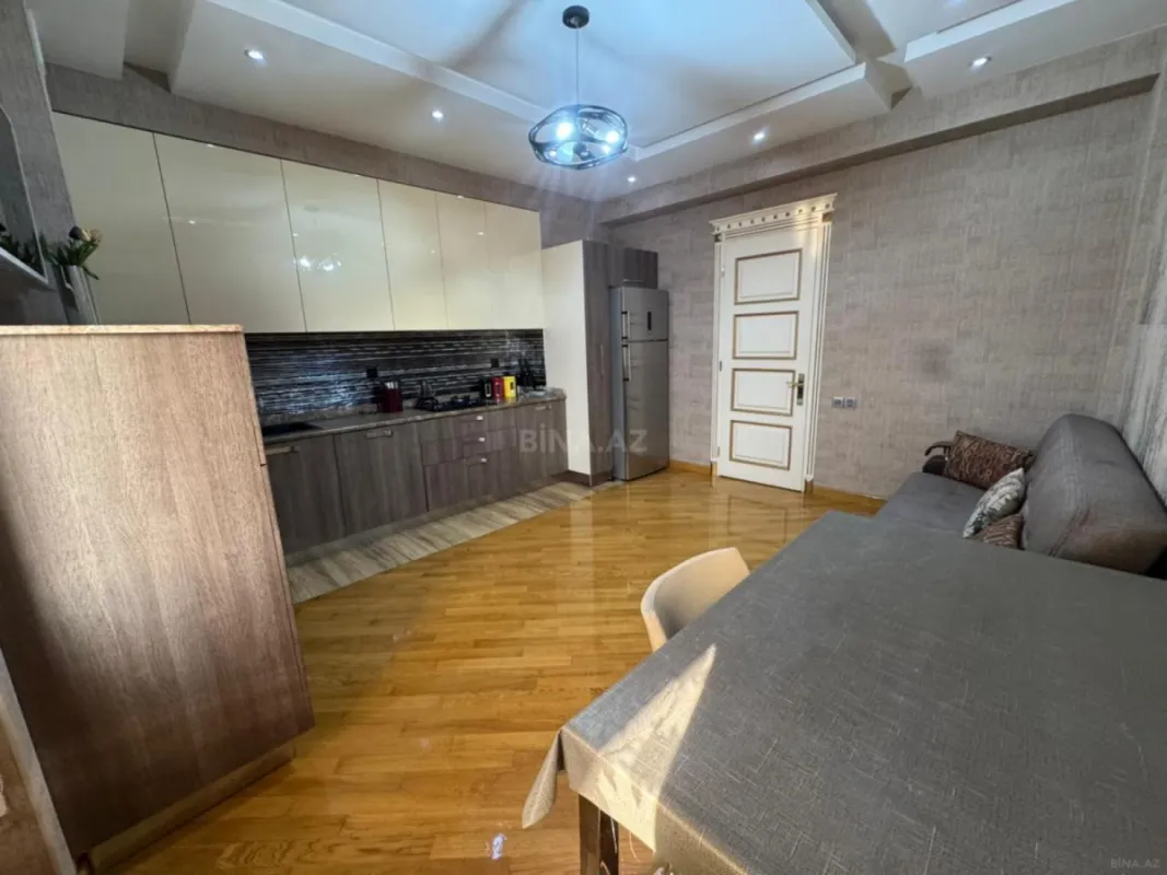 Satılır 3 otaqlı mənzil 140 m²