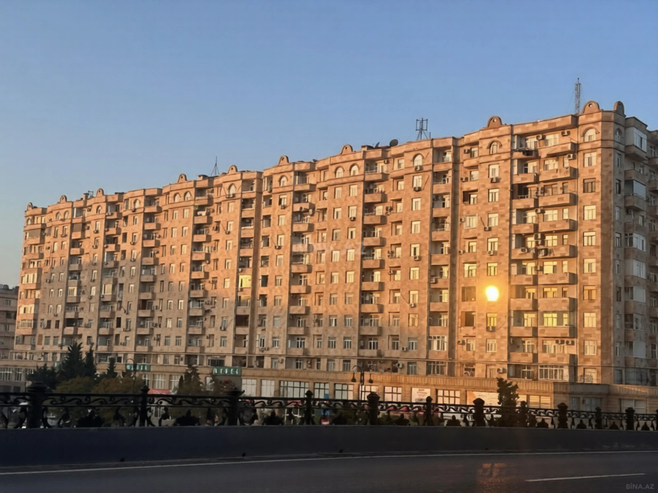 Satılır 3 otaqlı mənzil 140 m²