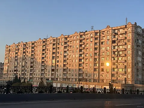 Satılır 3 otaqlı mənzil 140 m² — Bakı 3 otaq 140.00 m²