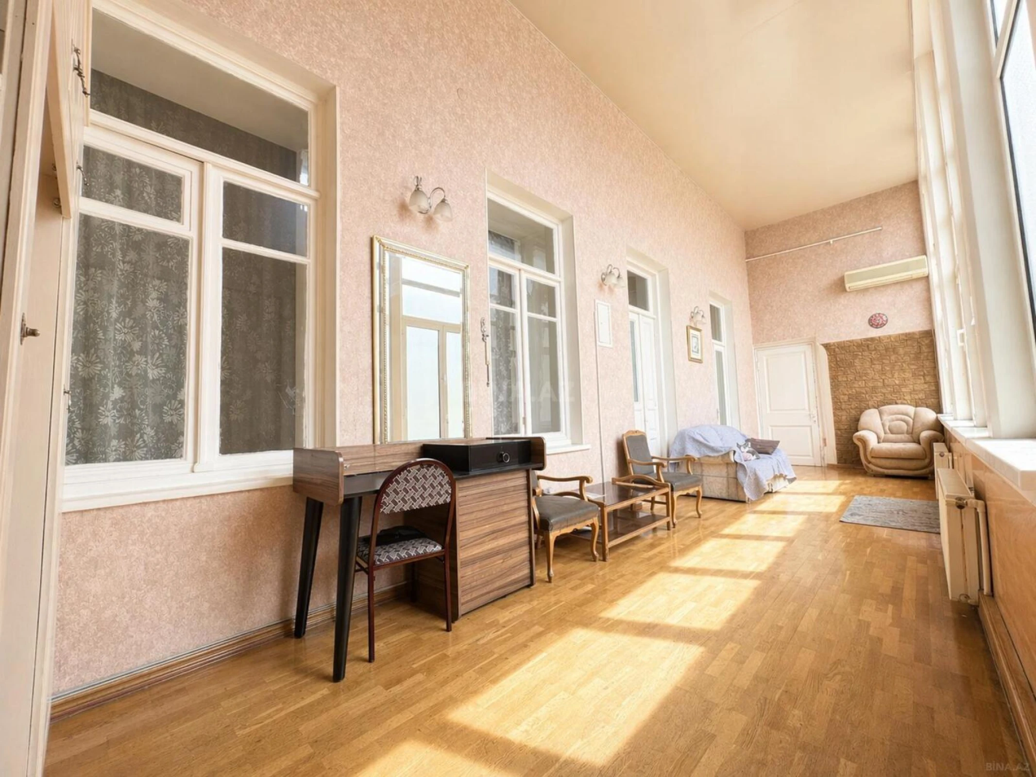 Satılır 5 otaqlı mənzil 190 m²