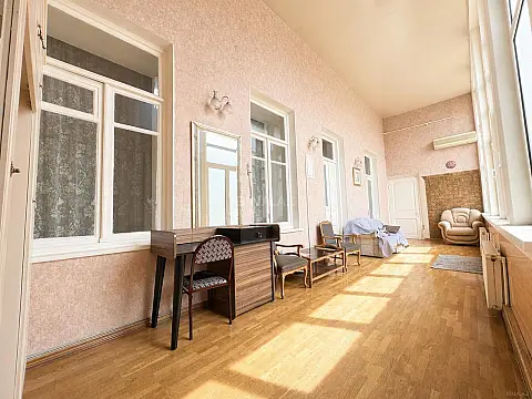 Satılır 5 otaqlı mənzil 190 m²