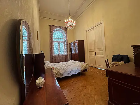 Satılır 5 otaqlı mənzil 190 m²