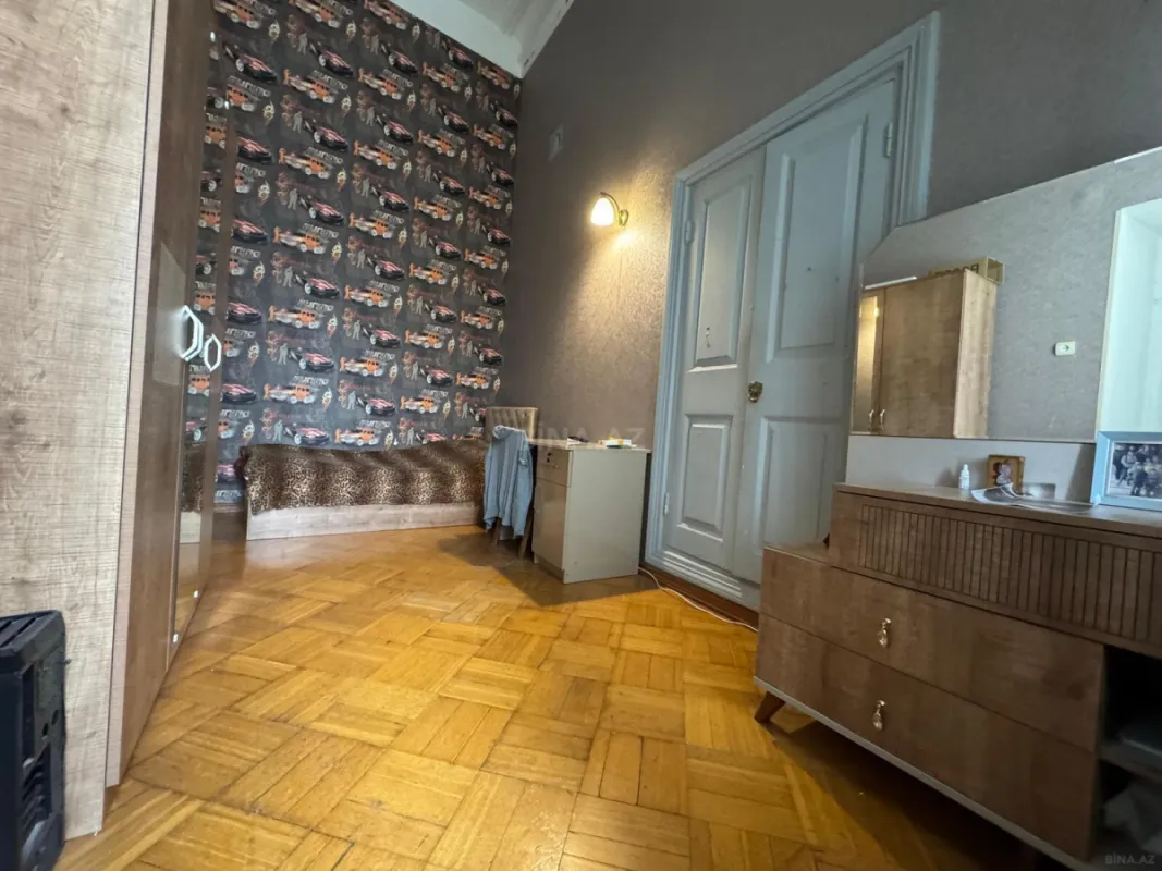 Satılır 5 otaqlı mənzil 190 m²