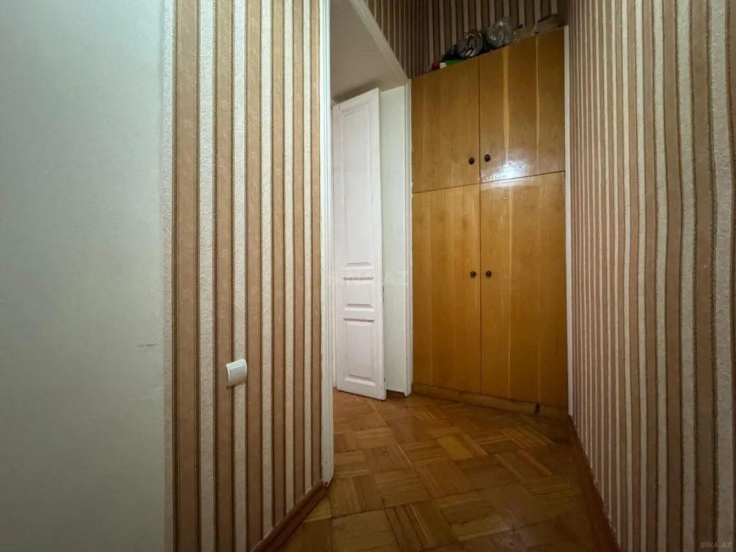Satılır 5 otaqlı mənzil 190 m²