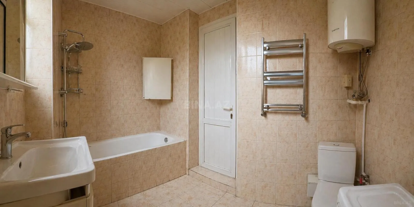 Satılır 5 otaqlı mənzil 190 m²