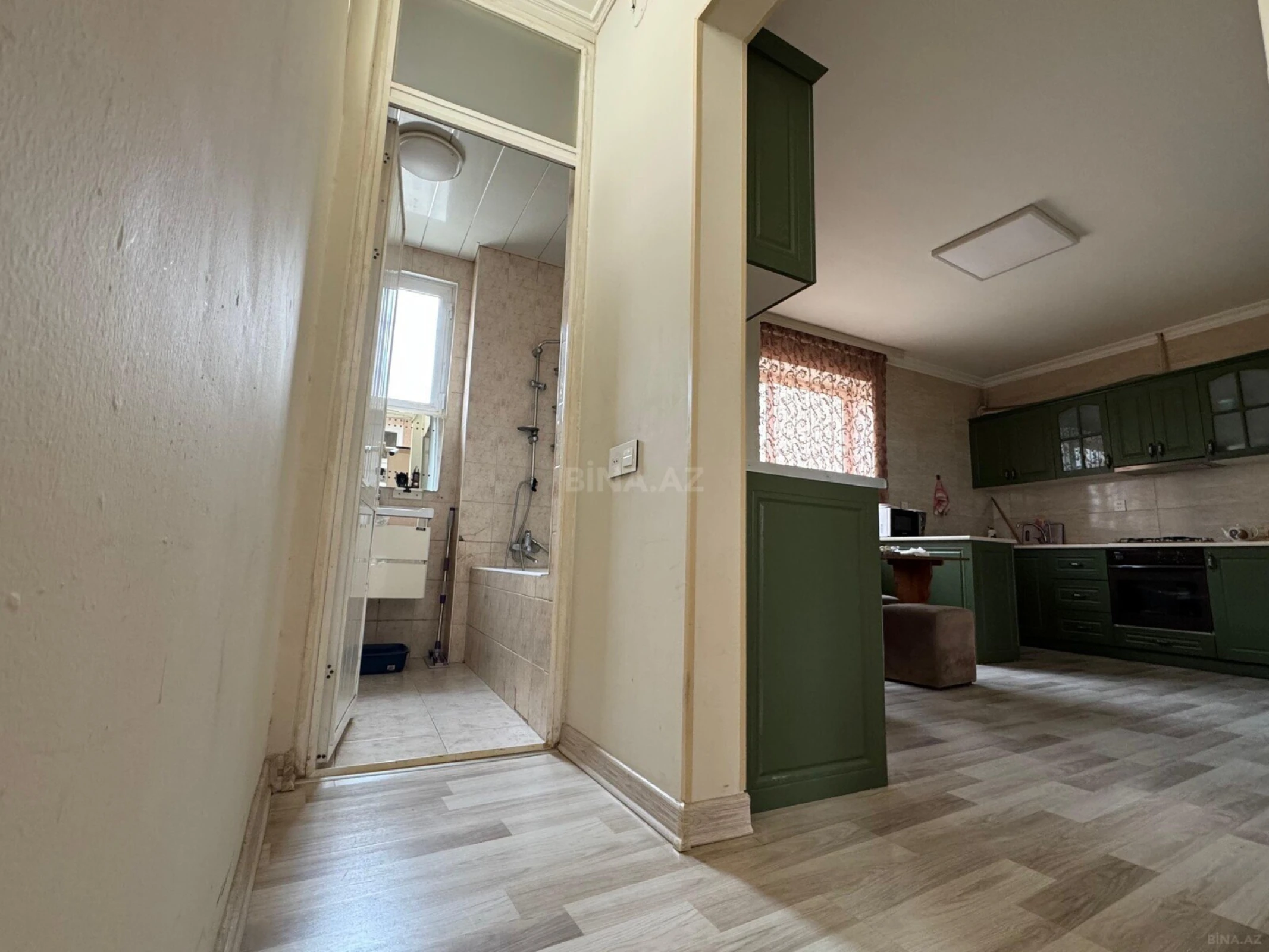 Satılır 5 otaqlı mənzil 190 m²