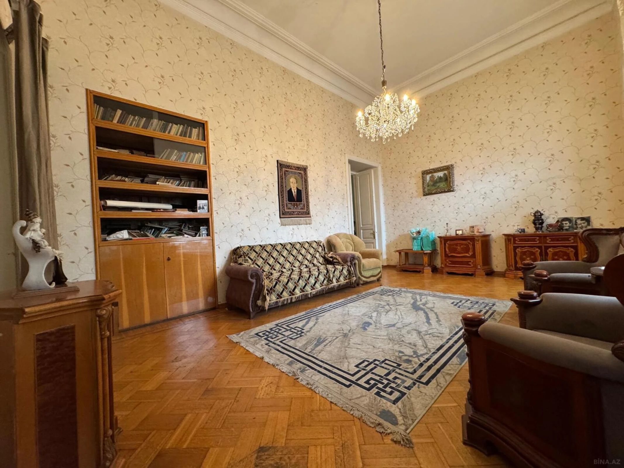 Satılır 5 otaqlı mənzil 190 m²