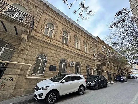 Satılır 5 otaqlı mənzil 190 m² — Bakı 5 otaq 190.00 m²