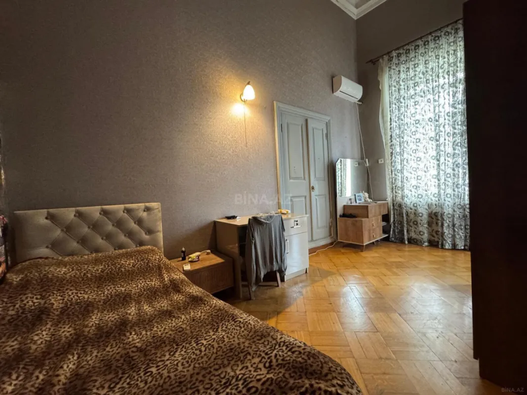 Satılır 5 otaqlı mənzil 190 m²