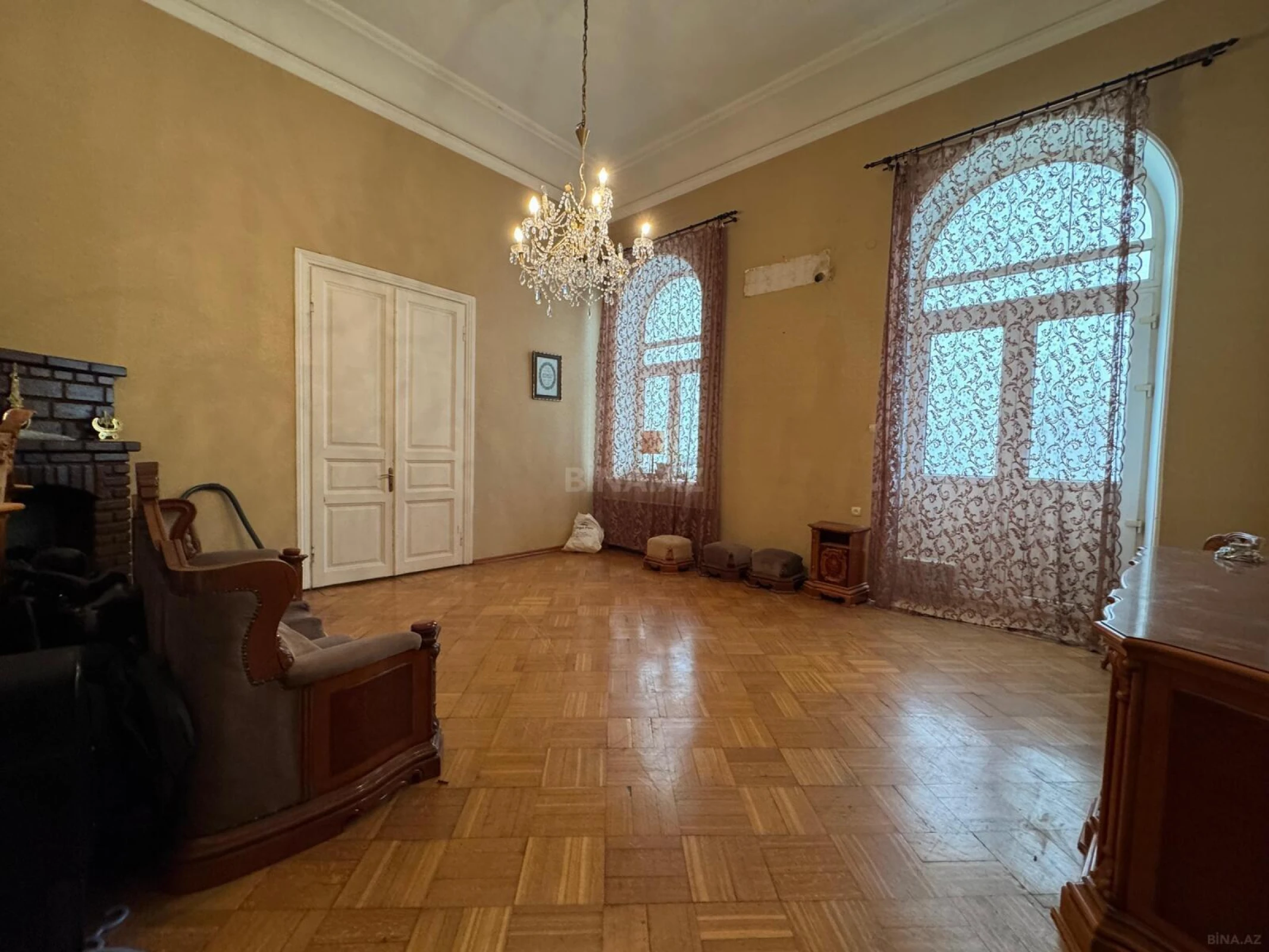 Satılır 5 otaqlı mənzil 190 m²