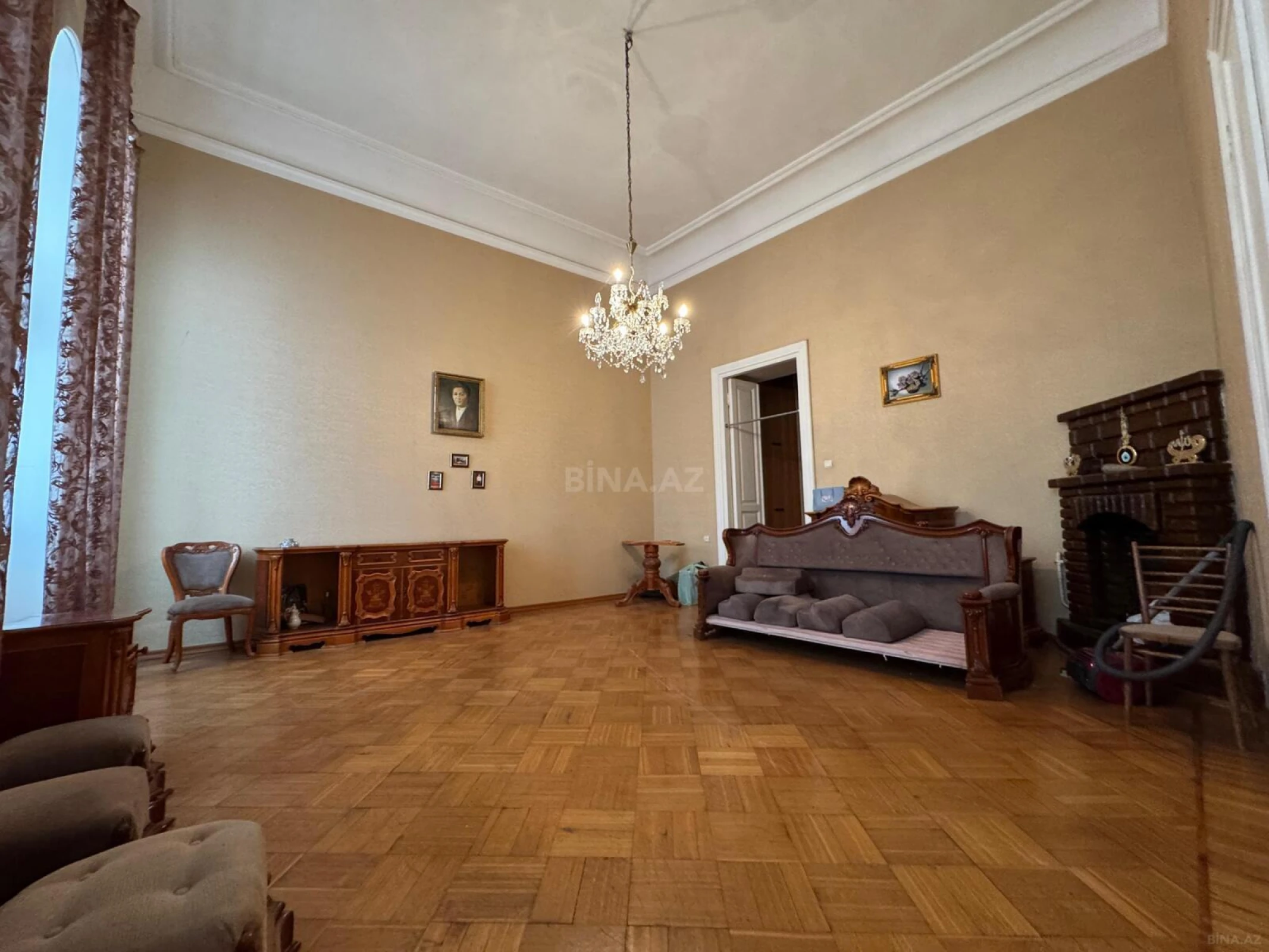 Satılır 5 otaqlı mənzil 190 m²