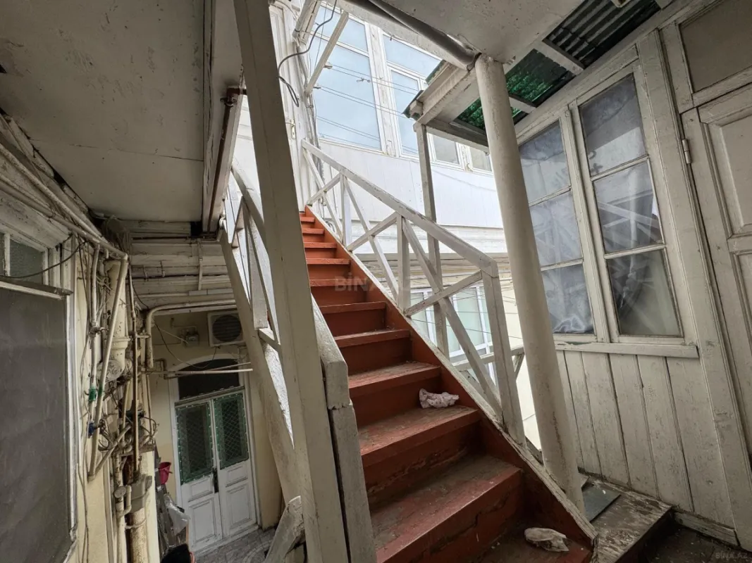 Satılır 5 otaqlı mənzil 190 m²