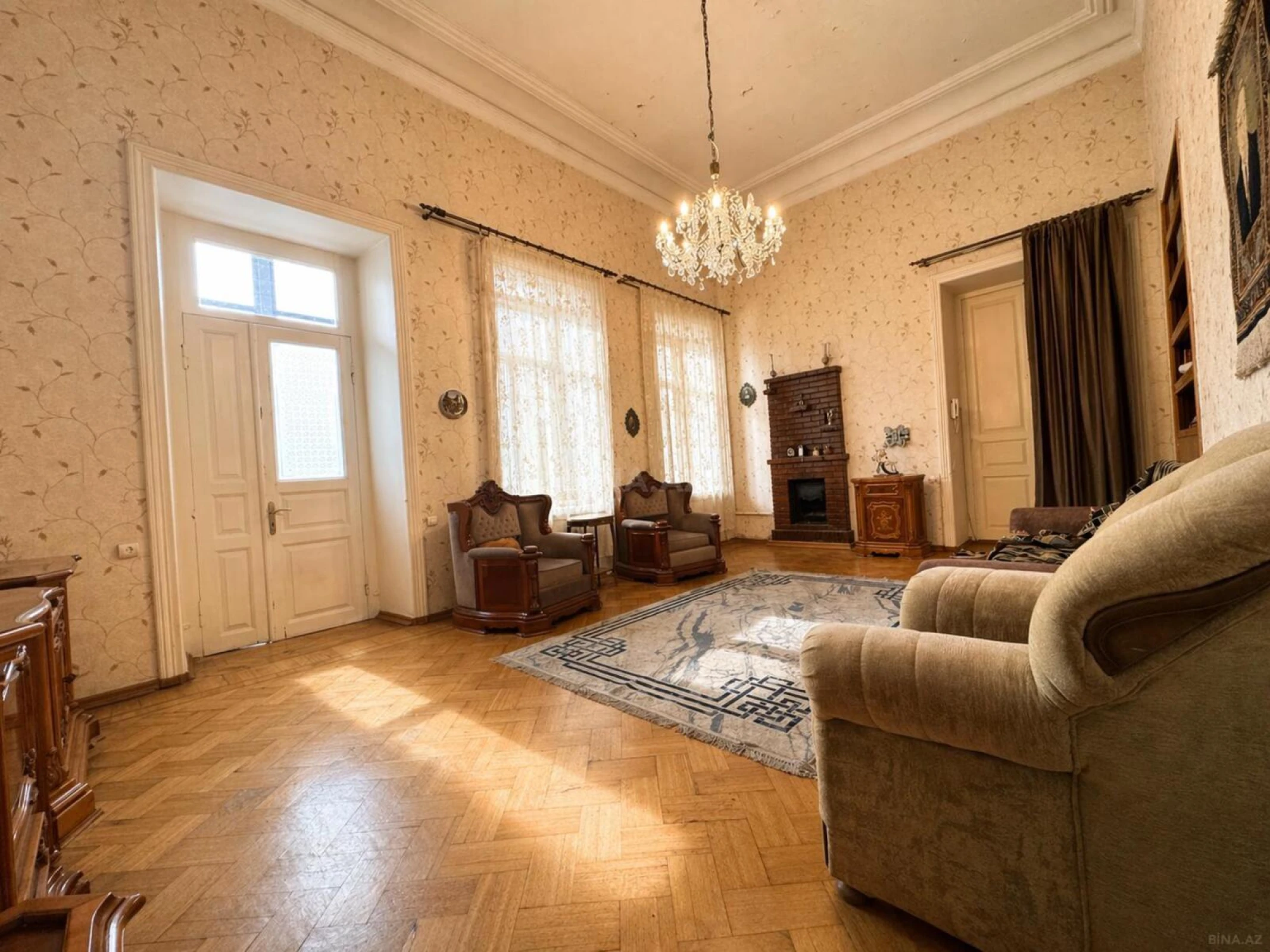 Satılır 5 otaqlı mənzil 190 m²