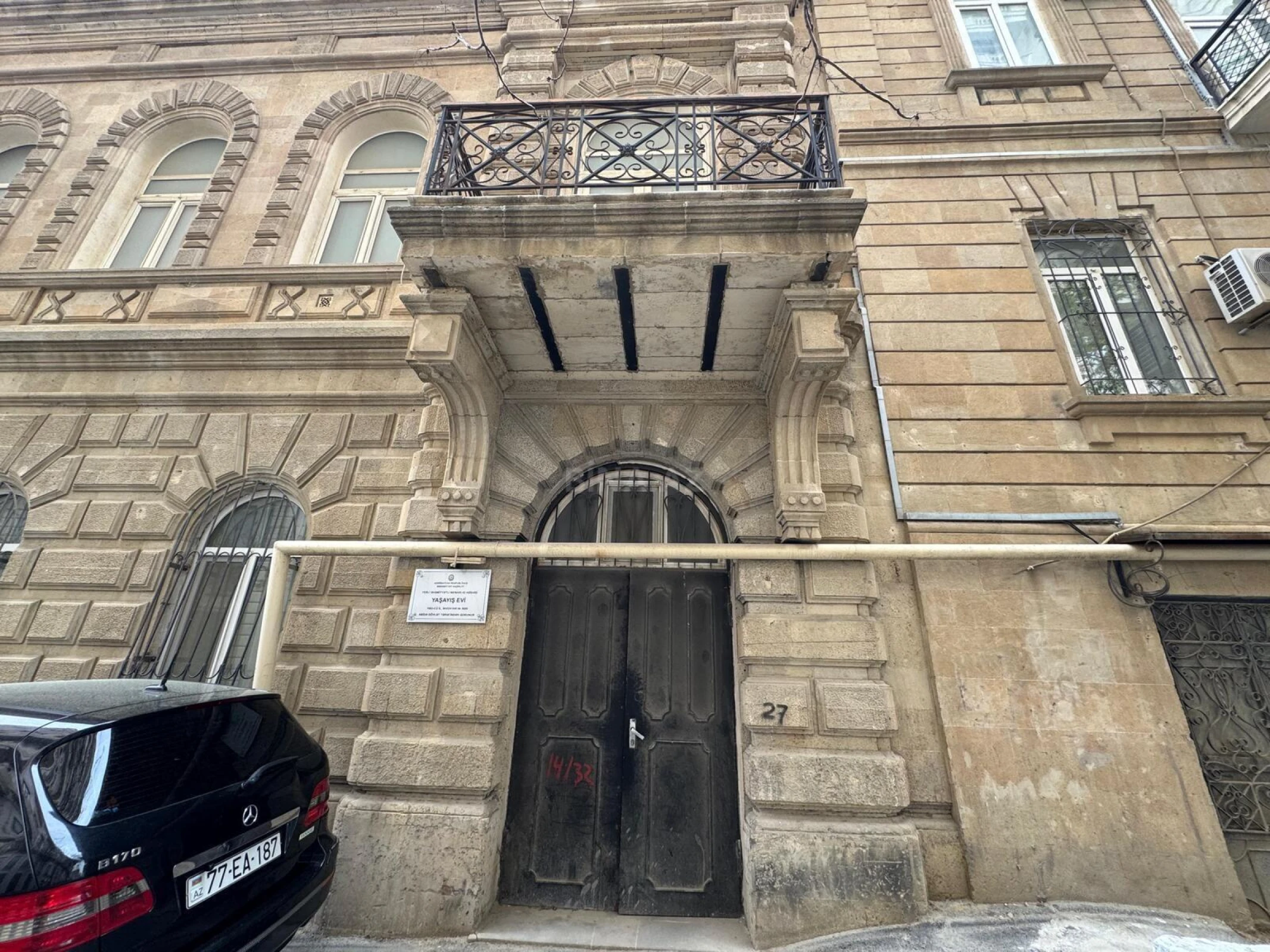 Satılır 5 otaqlı mənzil 190 m²