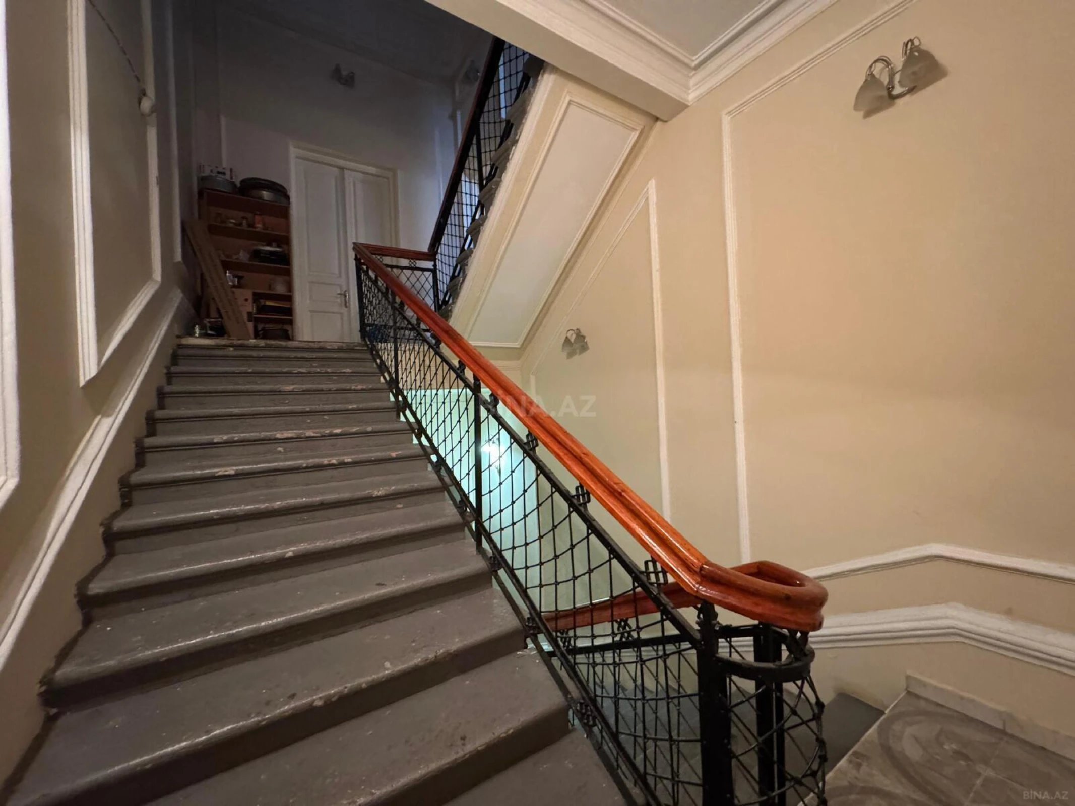 Satılır 5 otaqlı mənzil 190 m²