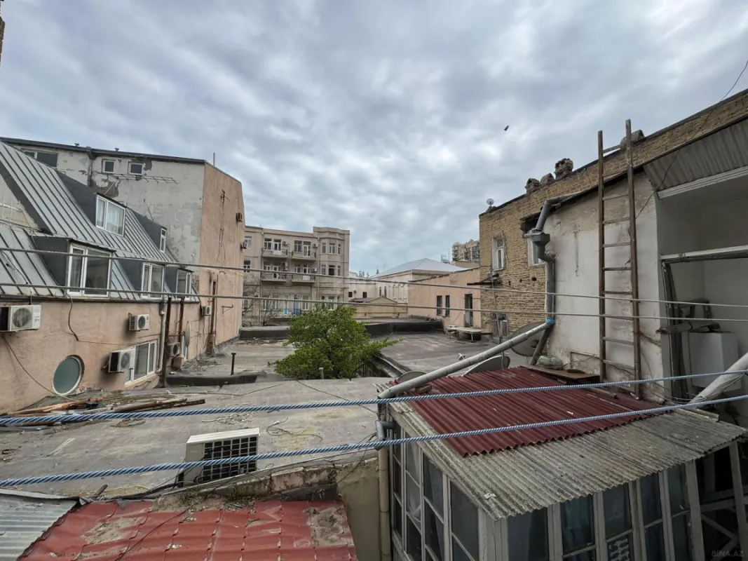 Satılır 5 otaqlı mənzil 190 m²