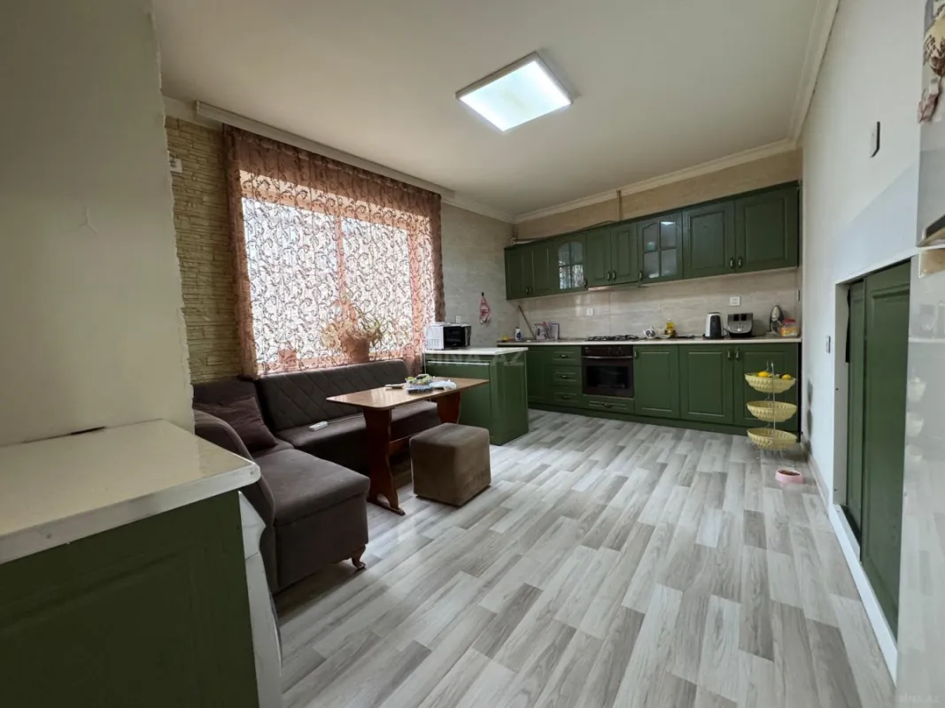 Satılır 5 otaqlı mənzil 190 m²