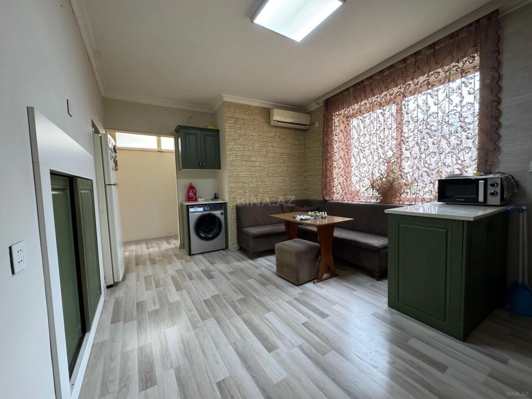 Satılır 5 otaqlı mənzil 190 m²