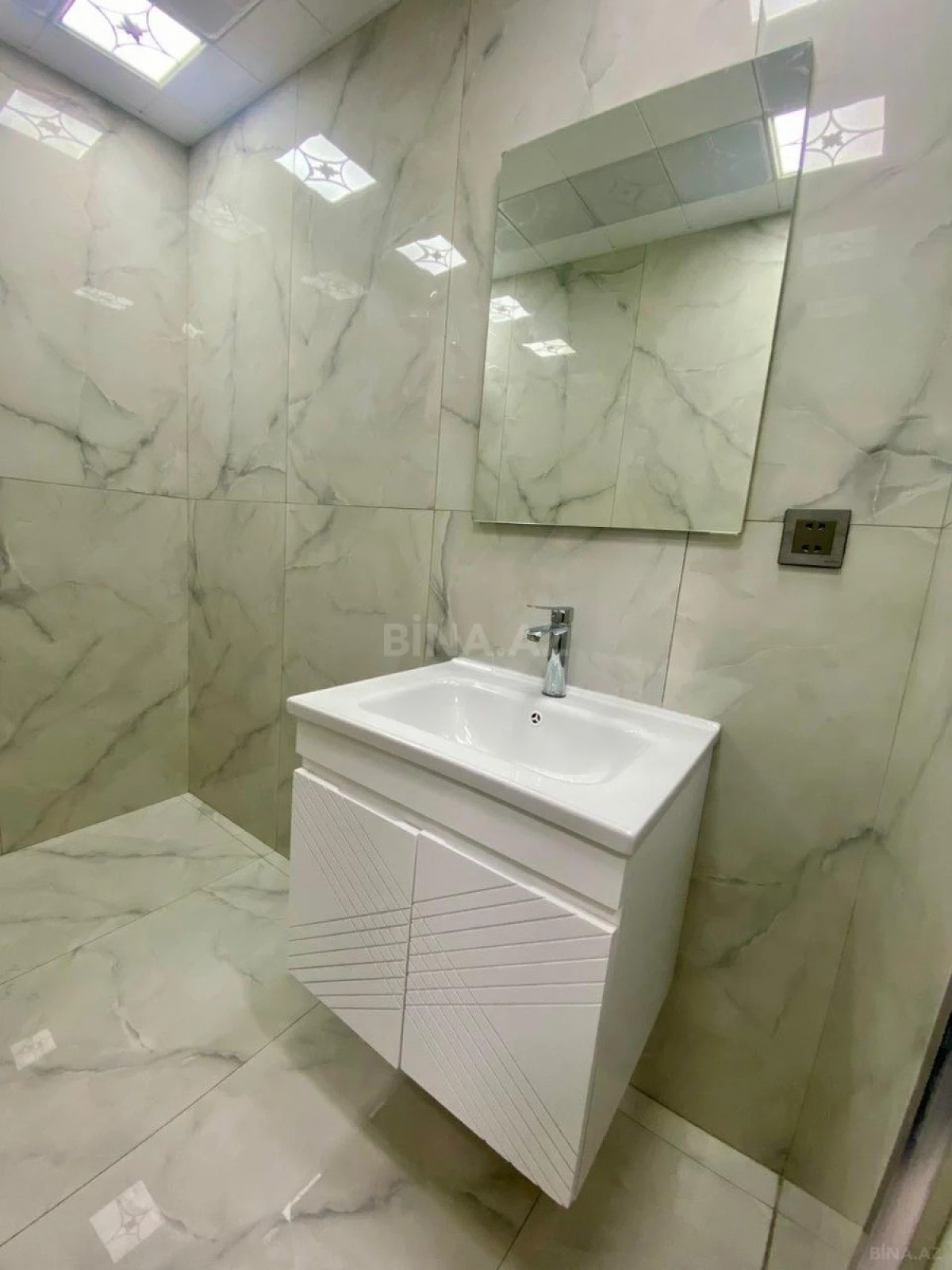 Satılır 2 otaqlı mənzil 65 m²