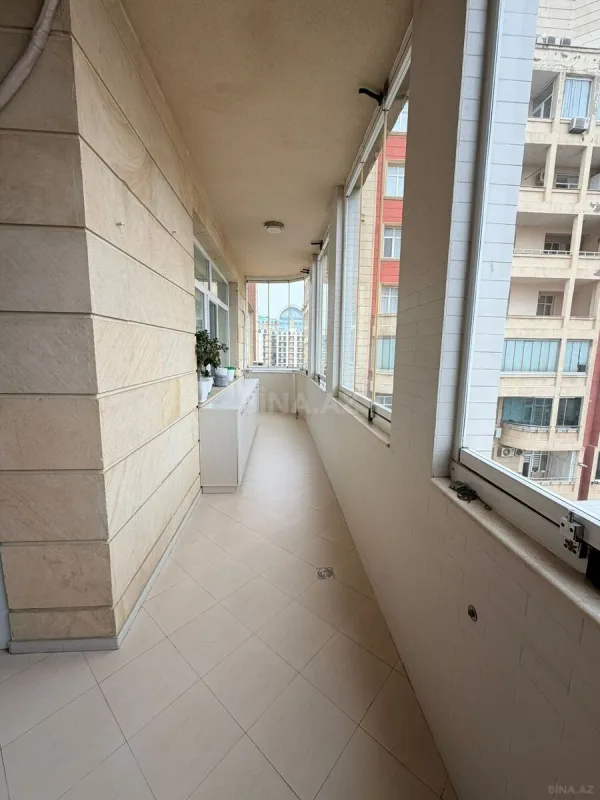 Satılır 4 otaqlı mənzil 150 m²