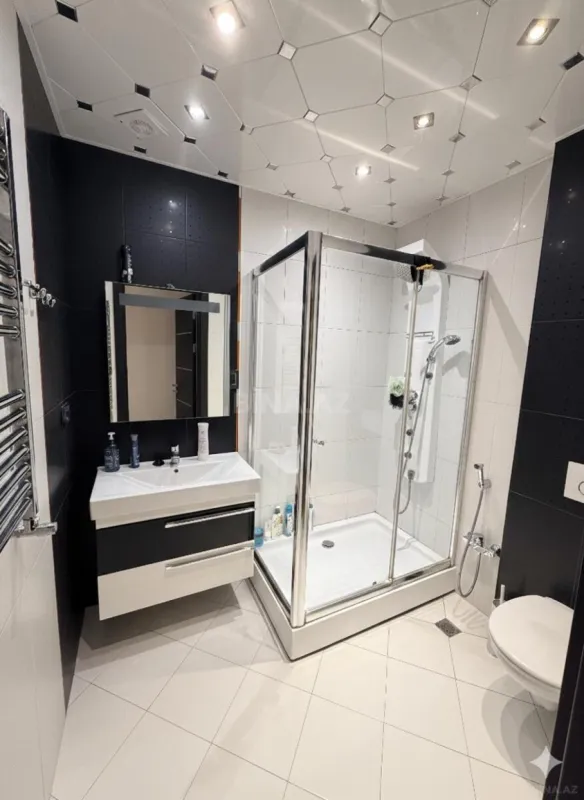 Satılır 4 otaqlı mənzil 150 m²