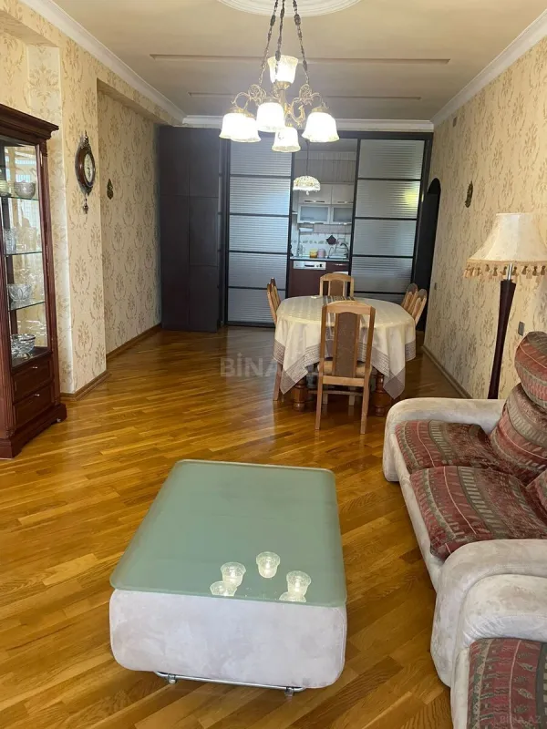 Kirayə verilir 3 otaqlı mənzil 110 m²