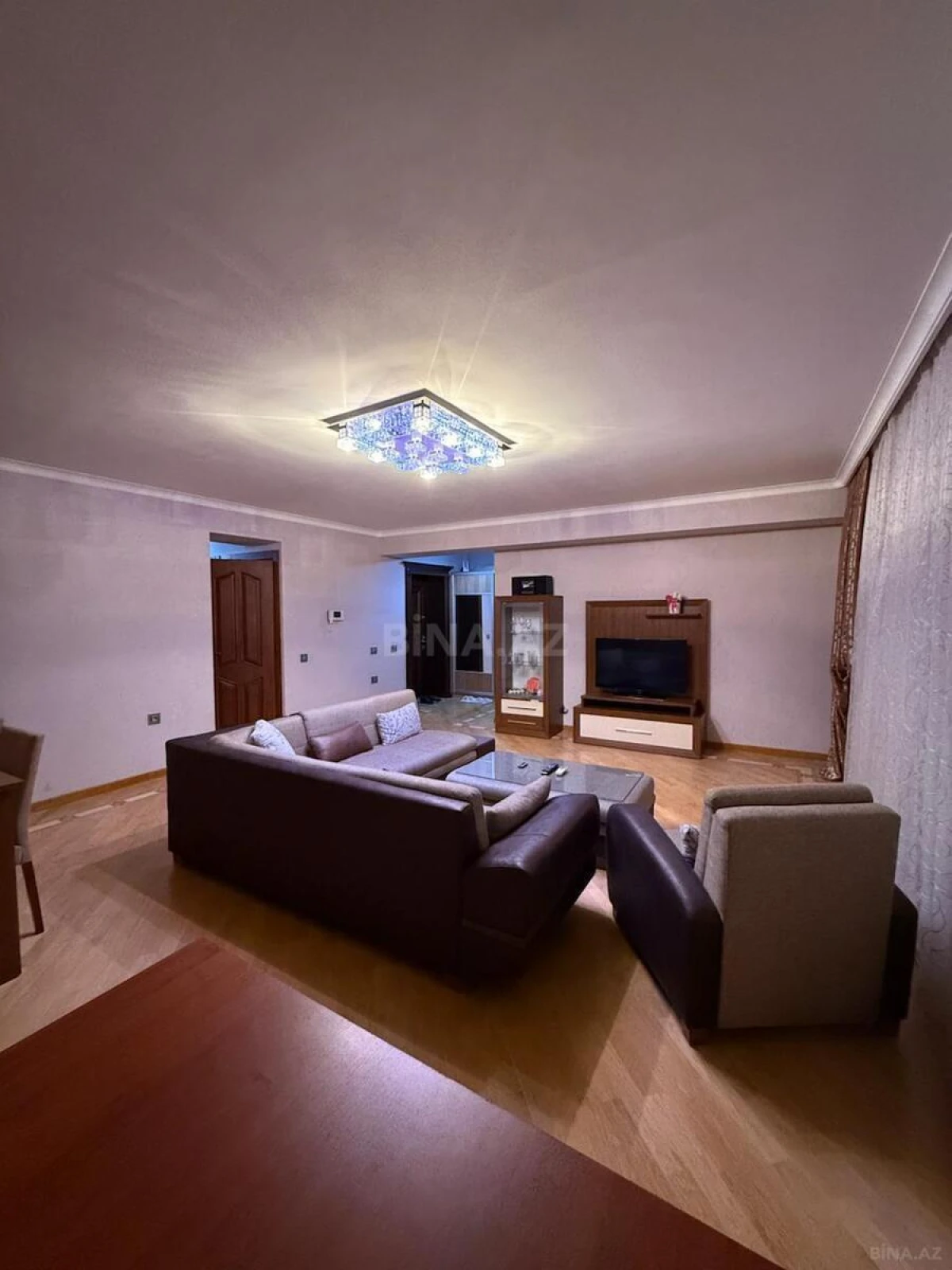 Kirayə verilir 4 otaqlı mənzil 150 m²