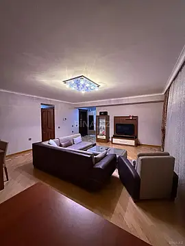 Kirayə verilir 4 otaqlı mənzil 150 m²