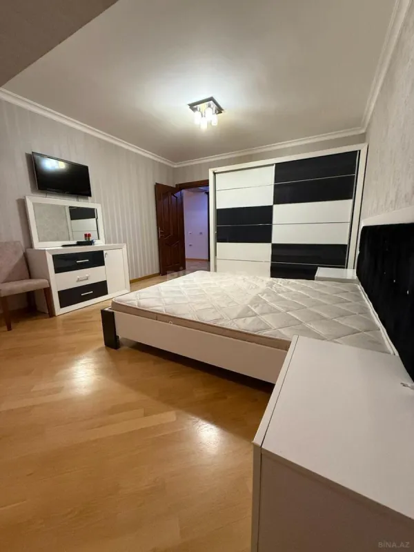 Kirayə verilir 4 otaqlı mənzil 150 m²