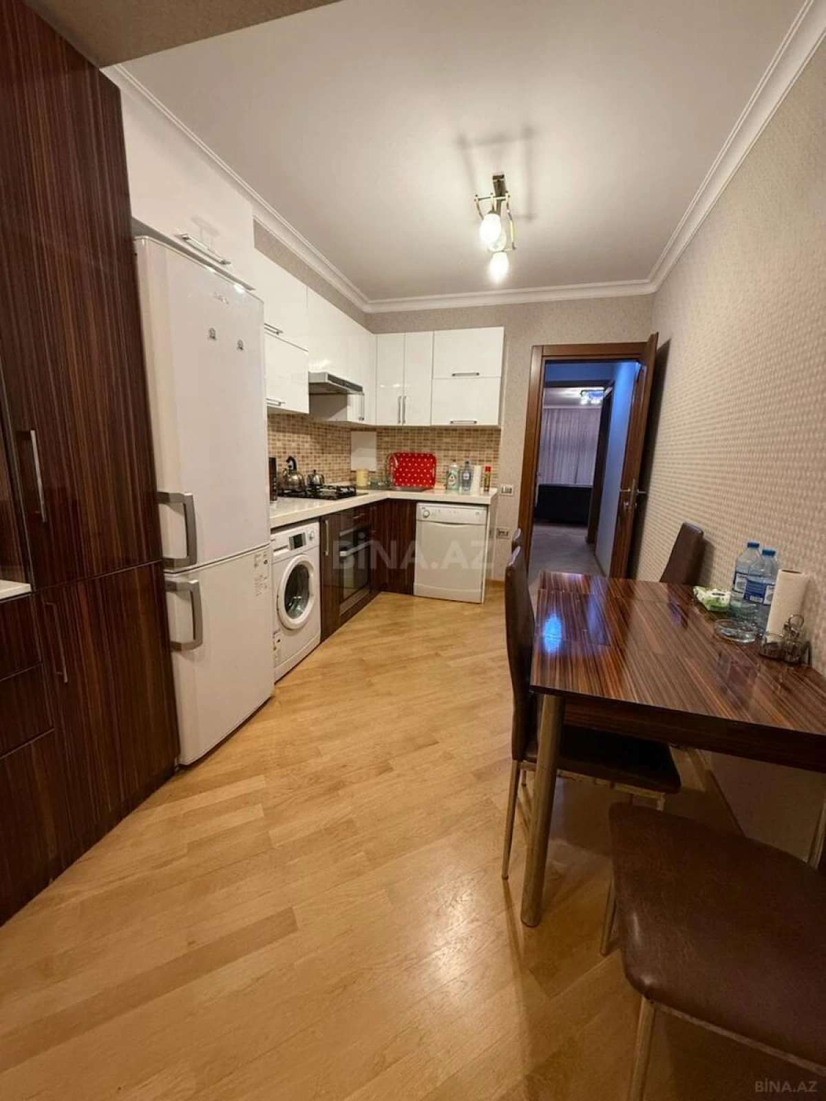 Kirayə verilir 4 otaqlı mənzil 150 m²