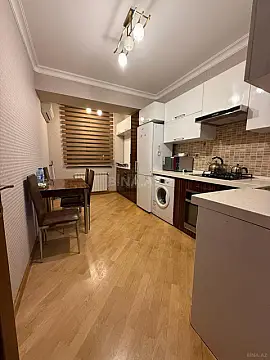 Kirayə verilir 4 otaqlı mənzil 150 m²