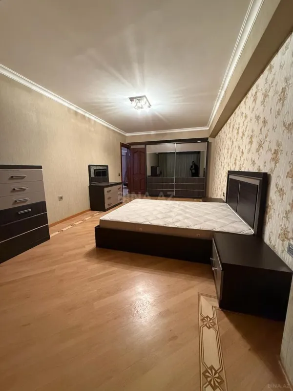 Kirayə verilir 4 otaqlı mənzil 150 m²