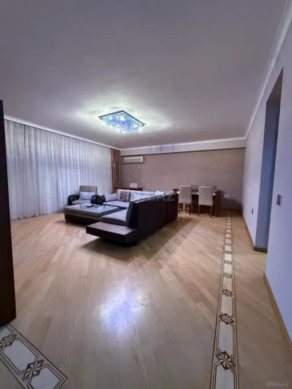 Kirayə verilir 4 otaqlı mənzil 150 m²