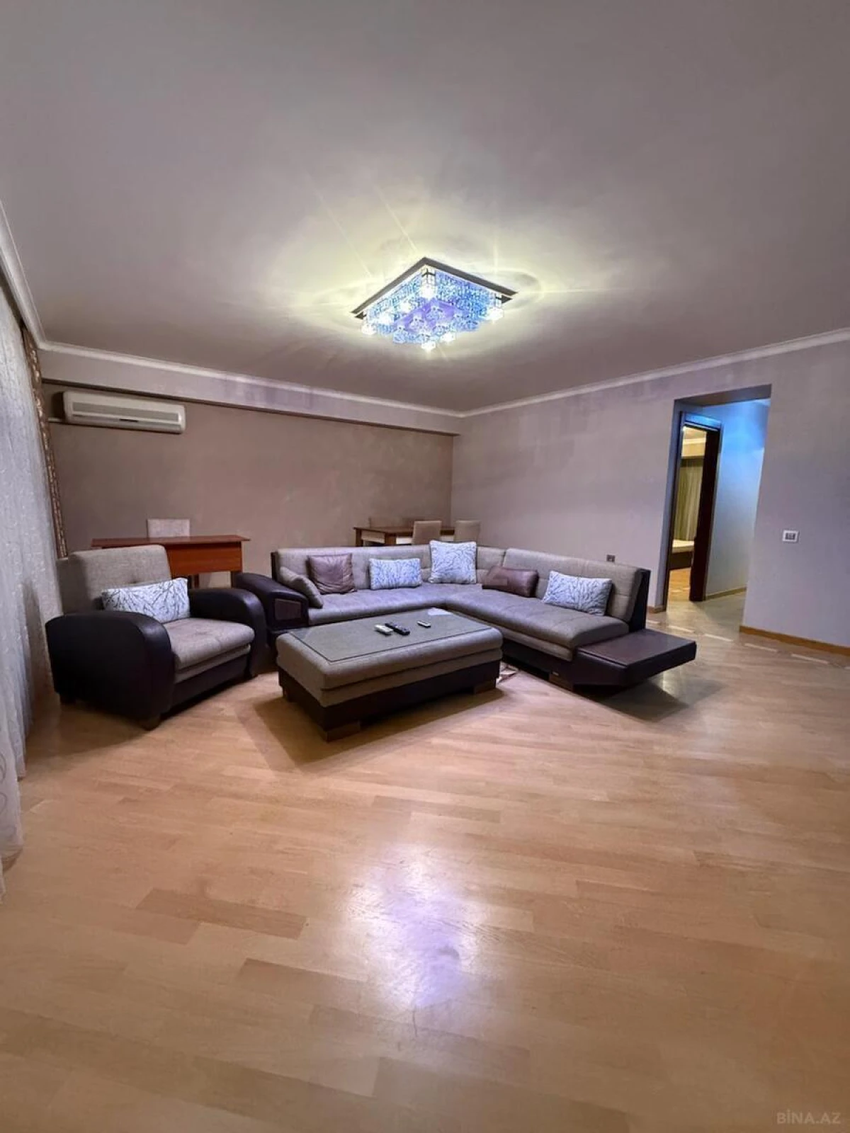Kirayə verilir 4 otaqlı mənzil 150 m²