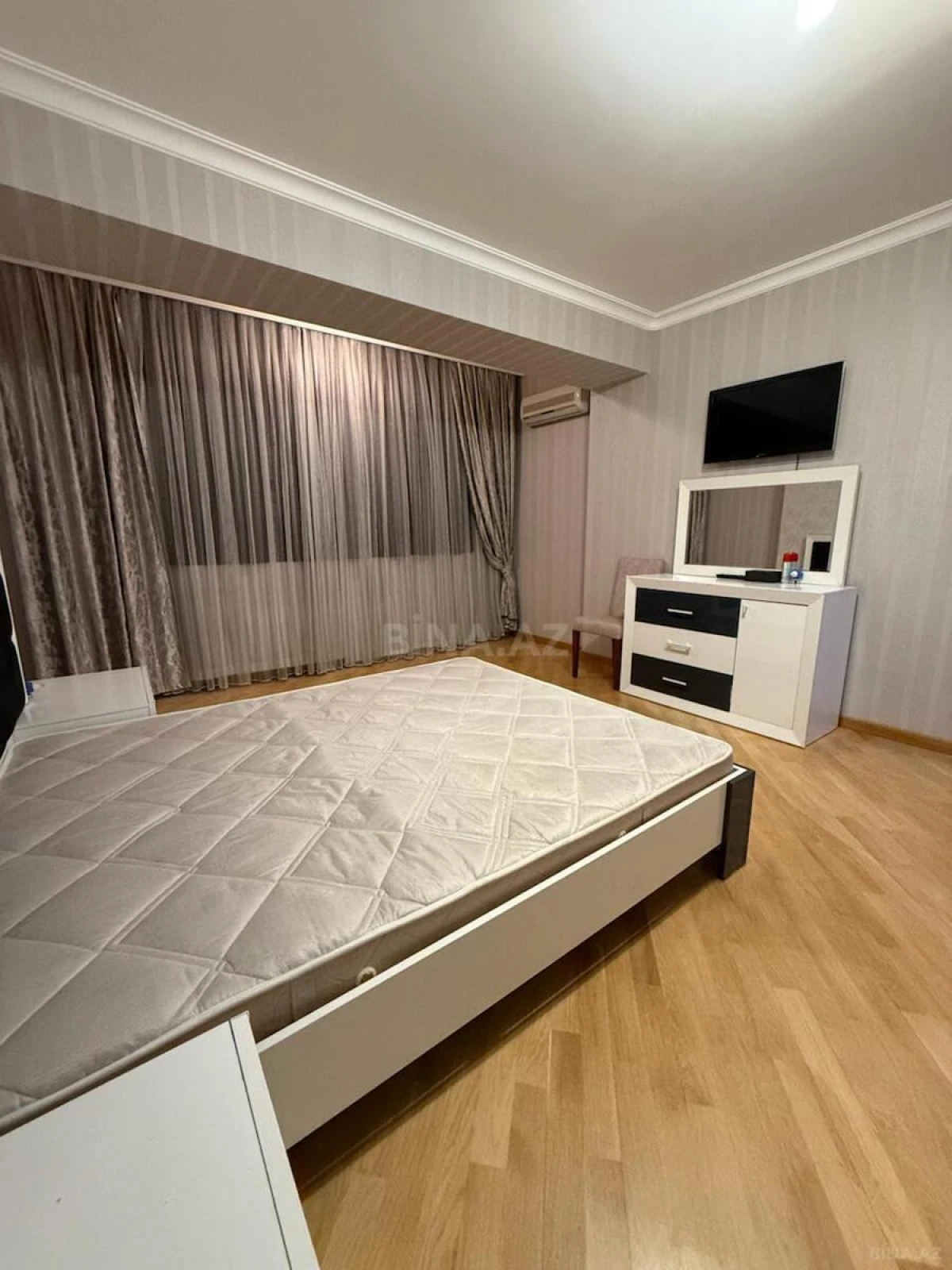 Kirayə verilir 4 otaqlı mənzil 150 m²