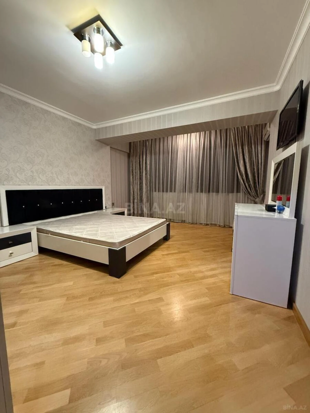Kirayə verilir 4 otaqlı mənzil 150 m²