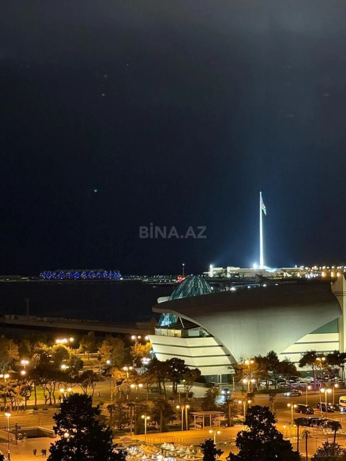 Kirayə verilir 4 otaqlı mənzil 150 m²