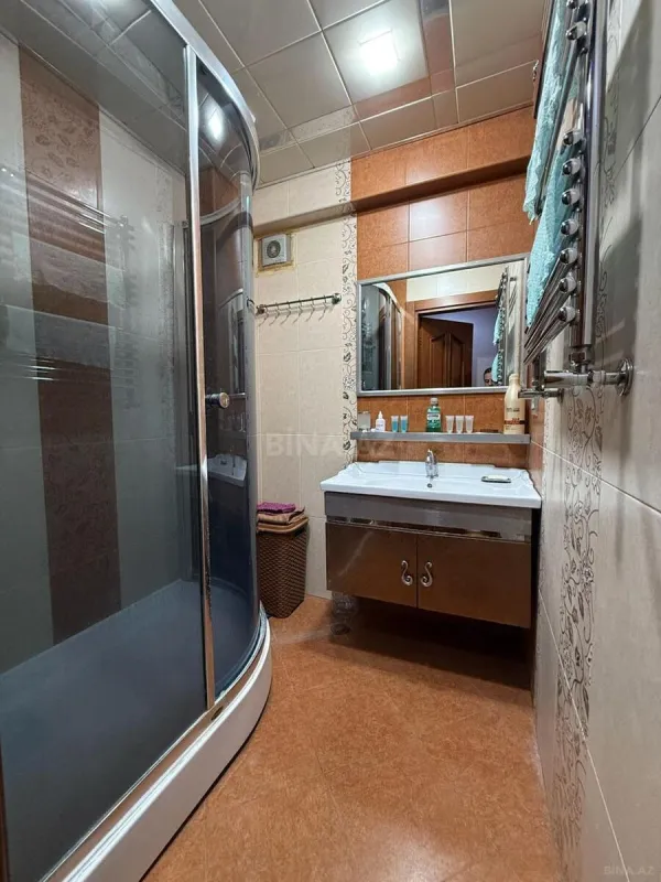 Kirayə verilir 4 otaqlı mənzil 150 m²