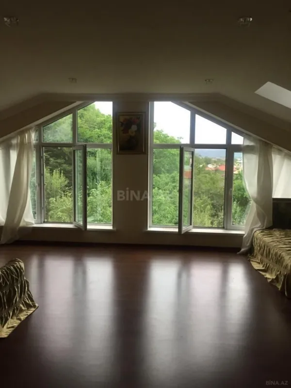 Satılır 5 otaqlı həyət evi 246 m²