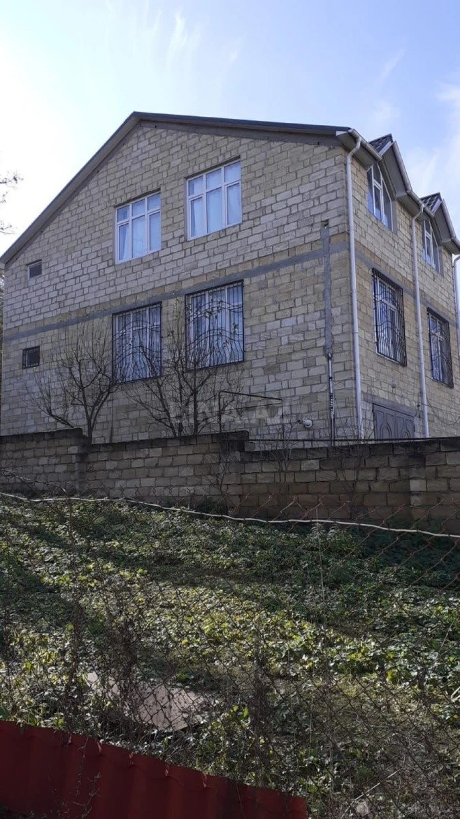 Satılır 5 otaqlı həyət evi 246 m²