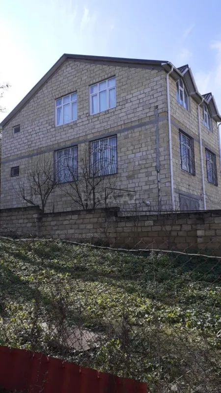 Satılır 5 otaqlı həyət evi 246 m²