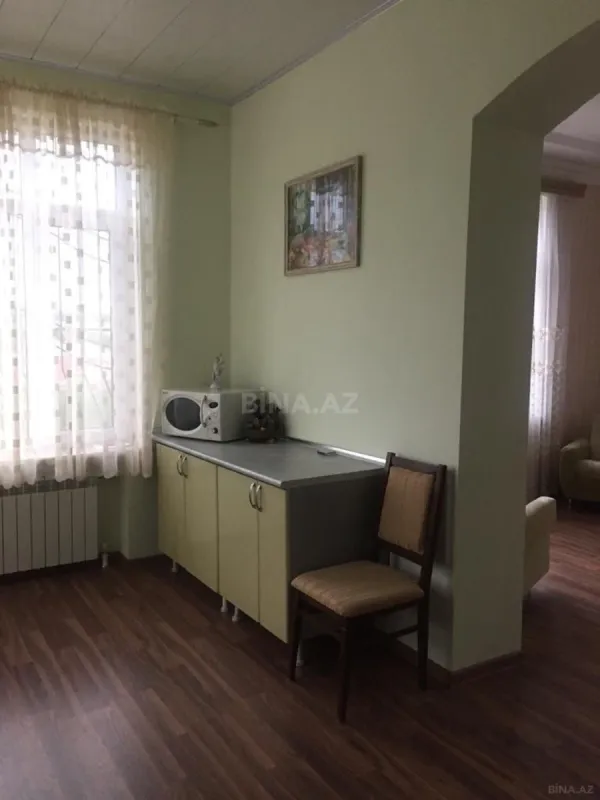 Satılır 5 otaqlı həyət evi 246 m²