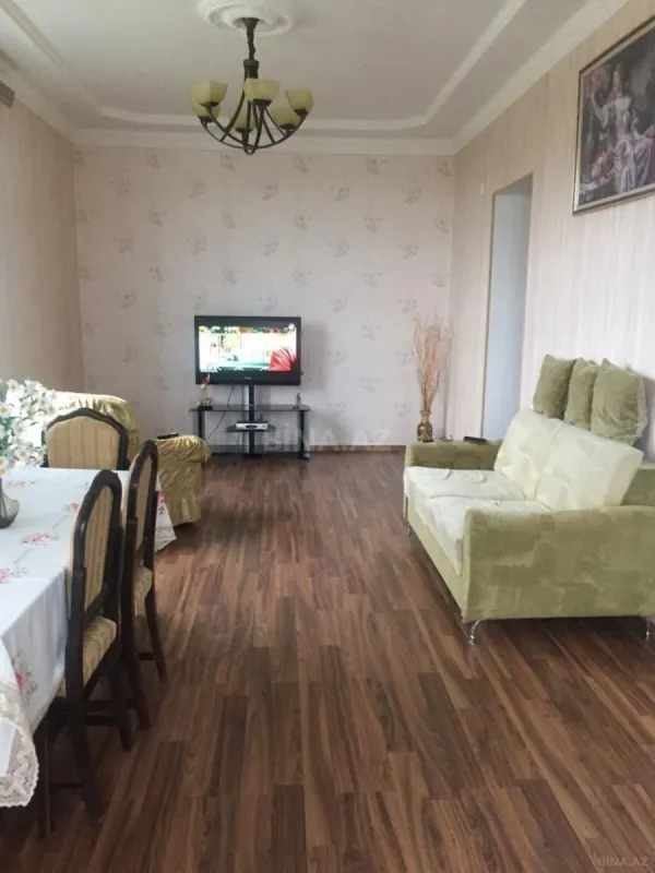 Satılır 5 otaqlı həyət evi 246 m²