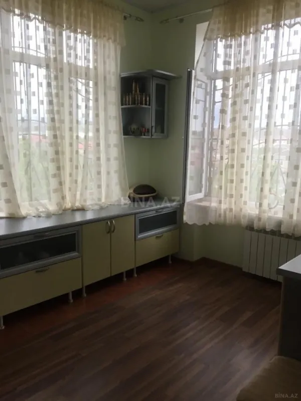 Satılır 5 otaqlı həyət evi 246 m²