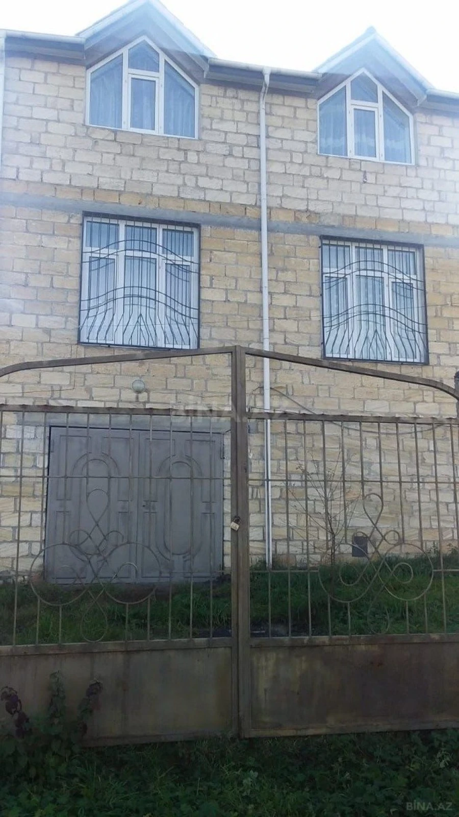 Satılır 5 otaqlı həyət evi 246 m²